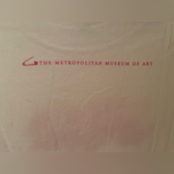 NWOT Metropolitan Museum of Art NYC White T-Shirt with Pink Graphic - Picture 4 of 6
